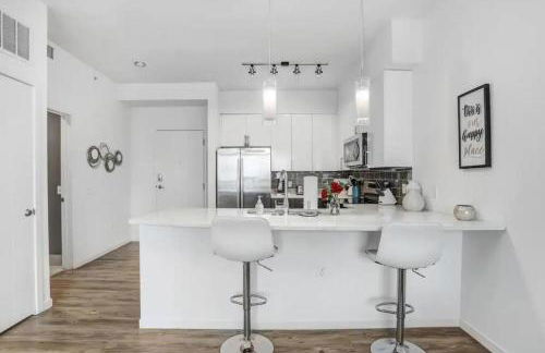 Urban Chic 1BR Downtown Tampa Pool & Balcony Views - Foto 7