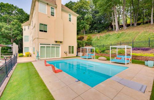 Modern Retreat with River View in Roswell! - Foto 23