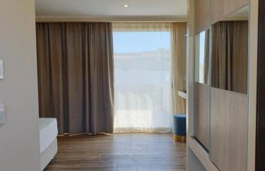 Paradise Hotel & Bar - Photo 17