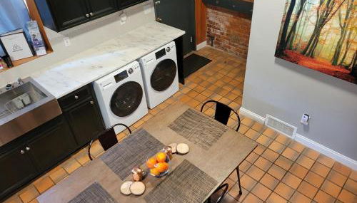 Spacious Industrial split level with a Balcony - Photo 5