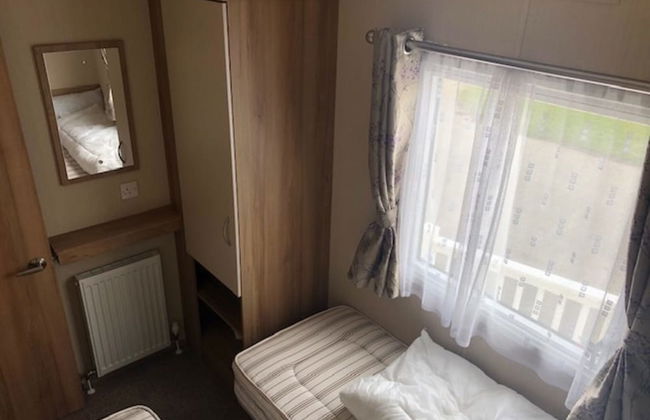 Beautiful Cosy 2-bed Caravan in Clacton-on-sea - Photo 3