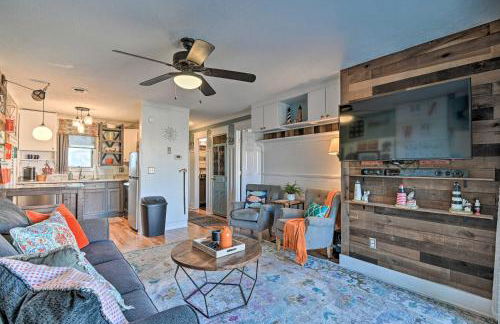 Eclectic Condo with Balcony 1 Block to Beach! - Foto 4