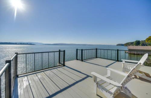 Dock and Panoramic Views Guntersville Lake Retreat! - Foto 2