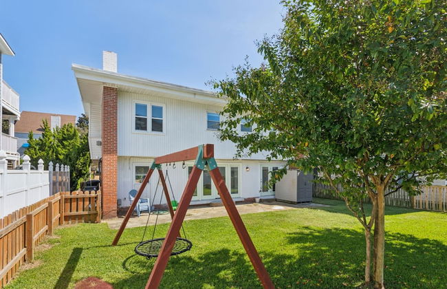 Beach Break Getaway in Virginia Beach - Photo 2