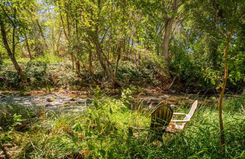 Myrinn-Hobbit Cottage on the Creek Storybook Stay - Foto 8