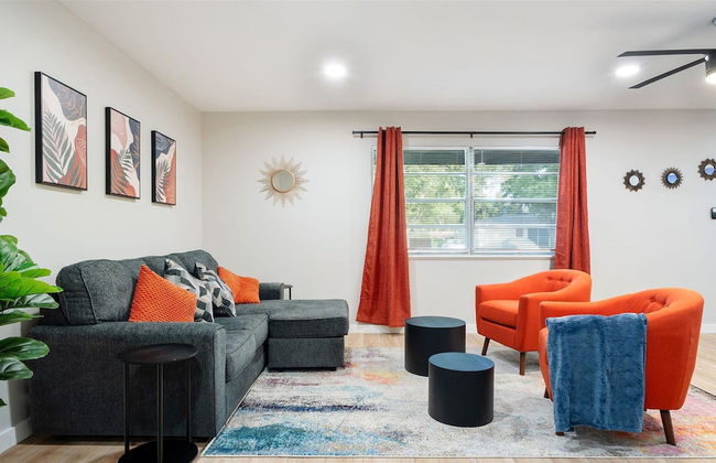 Upstay - Bungalow w Games Golf Fire and Patio - Photo 1