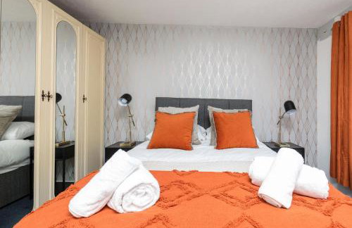 Findon House Spacious 3 bedroom, contractor, relocations friendly,10mins from GATWICK Airport, free parking, WIFI, garden, CRAWLEY - Photo 6