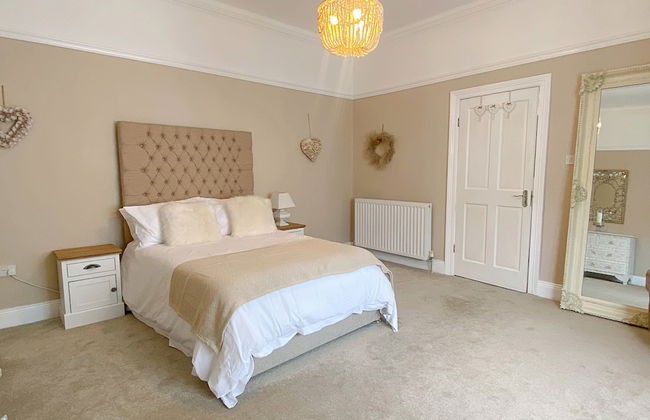 Captivating 2-bed Cottage in Roker Sunderland - Photo 4