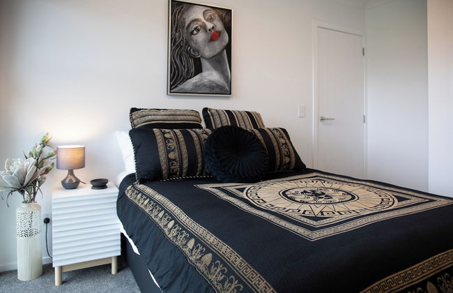 The Mackinnon - Photo 3