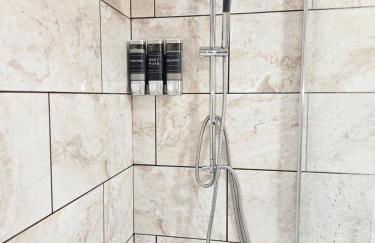 Bright & Modern Battersea Apartment, Free Parking & Fast Wi Fi - Foto 48