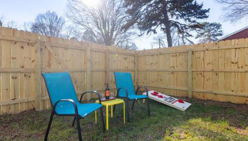 Bancroft Bungalow - Hot Tub, Fire Pit - Near Uptown - Foto 5