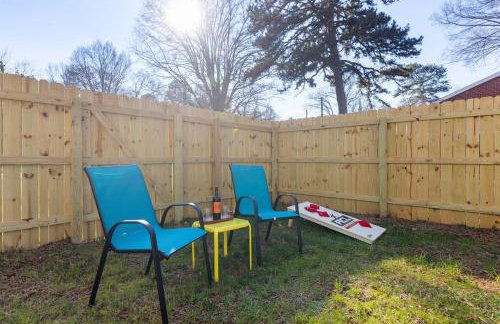 Bancroft Bungalow - Hot Tub, Fire Pit - Near Uptown - Foto 5