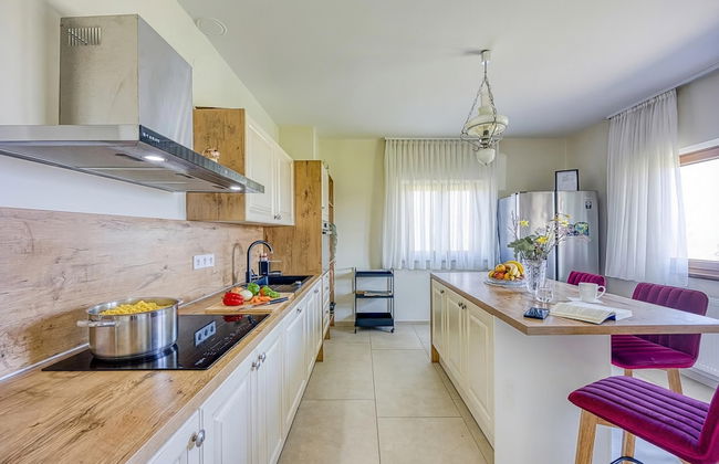 Hedonistic Vineyard Estate - Photo 15