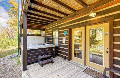 Large Log Cabin Chalet w/ Hot Tub - Horses & Lake! - Foto 7