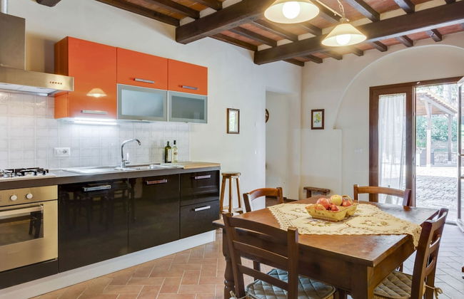 Farmhouse in Tuscany With Pool & Vineyard View - Foto 13