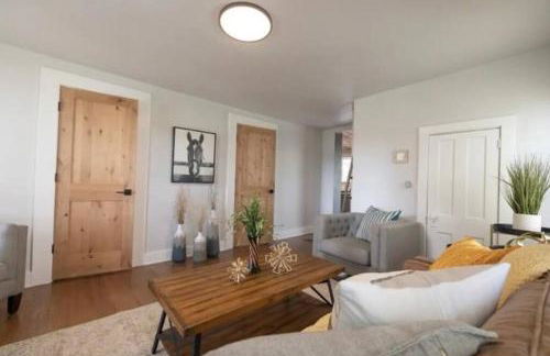 Hometown Haven- 3 bedroom, Large Yard, Firepit - Foto 4