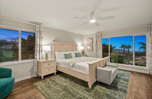 La Jolla Hilltop Haven with Ocean Views and Spa - Foto 32