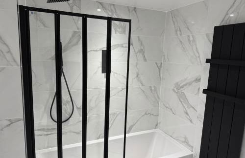 Dunfermline 2 Bed Flat Fully Furnished - Foto 17