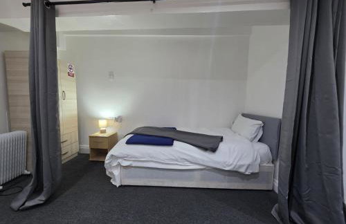 Spacious 3-Bedroom Apartment Near Stratford, 1 Minute From Train Station - Foto 33