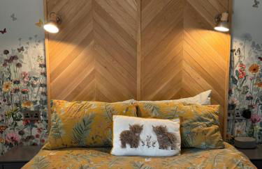 Distillers Cottage, Peaceful rural retreat in Lanarkshire, onsite craft distillery, hot tub, bbq hut, central for exploring Scotland - Photo 16