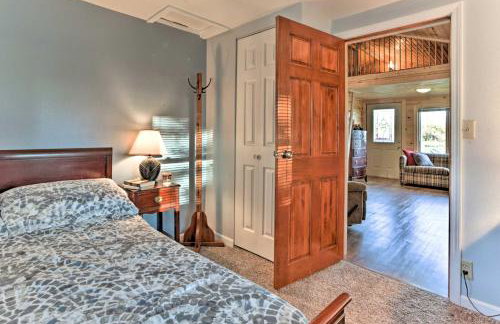 Waterfront Syracuse Home Deck, Fire Pit and Kayaks - Foto 13