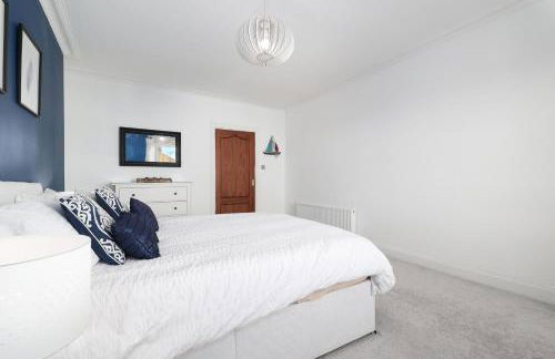 Extravagant 6 Bed Victorian Townhouse with Hot Tub - Photo 20