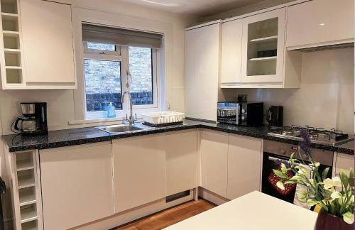 Lovely 2 Bedroom Garden Flat in London - Foto 10