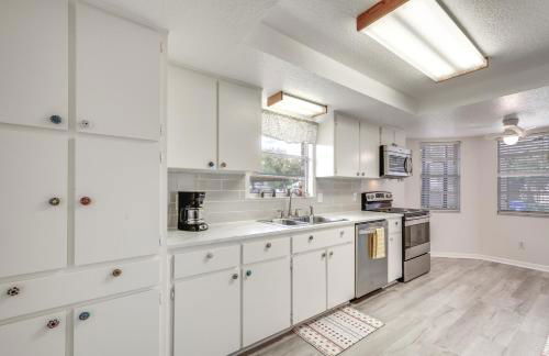 Heated Pool and 4-in-1 Grill Spring Hill Haven! - Foto 11