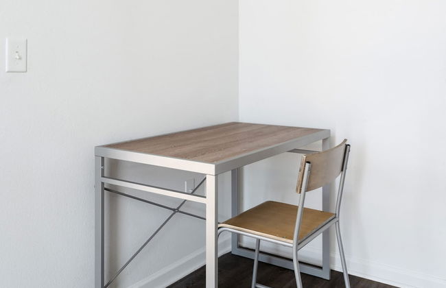 Modern Condo With Pool, Gym, Workspaces & BBQ - Foto 10