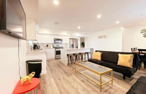 Modern 3BR Home in Mid-City - Photo 13