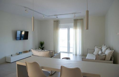 La Mer Bleue Beachfront Boutique Apartments - Photo 18