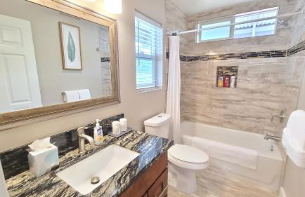 Paradise Park Newly built studio with king bed - Photo 11