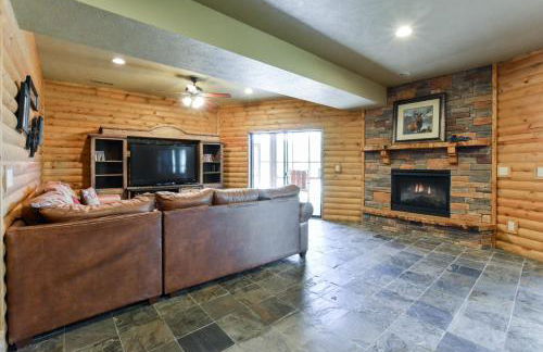 Luxury Lakefront Chalet Resort 2 Pools FREE Amenities Dock Kayaks Waterslide - Foto 25