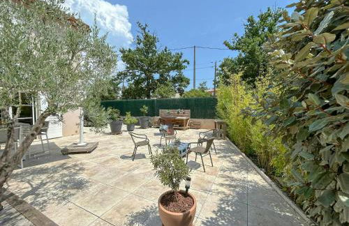 Modern Provençal Villa At The Forest's Edge - Foto 39