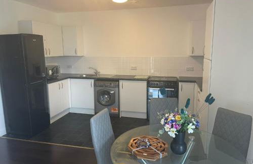 Deluxe 2-Bedroom Home Away - Photo 3