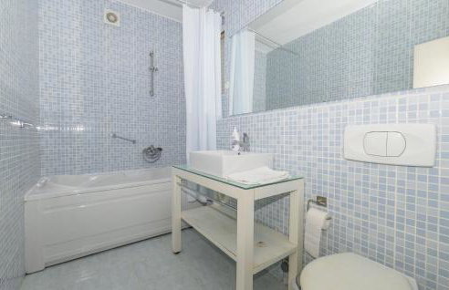 2 Bedroom Lovely Apartment In Lukovo - Foto 21