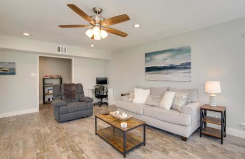 Lakeside Retreat Large Spacious Home with Game Room - Photo 25