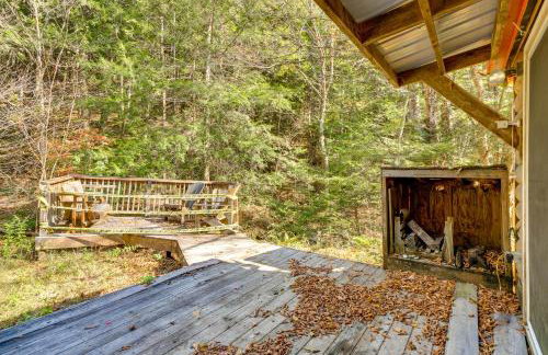 Hike, Ski and Unwind Cabin with Deck in Chester! - Foto 24