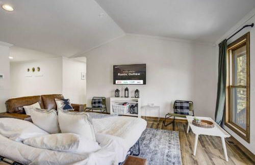 Rustic Outlaw Secluded Escape with Stunning Views - Foto 13