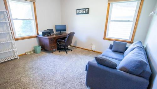 Work & Relax, 3BR Home with Office, Close to Downtown & Prairie Trail, Parking - Foto 4