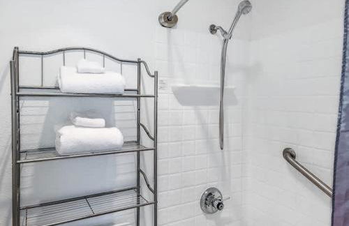 Oceanfront Suite - Top Floor - Sleeps 4 - Pool and Sauna - Foto 31