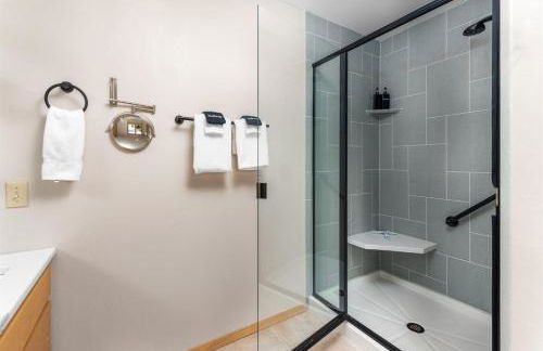 Charming Sister Bay Home Backyard Oasis & HotTub - Foto 31