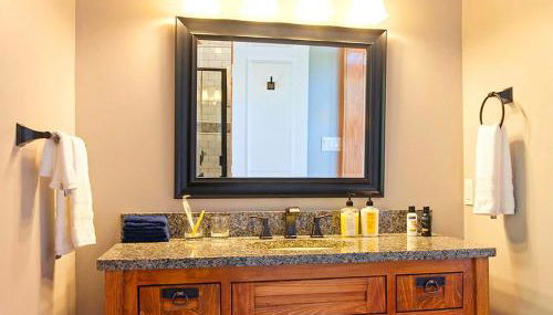 Frank Lloyd Wright-Style Cabin Rental with a Private Hot Tub near Dallas, Texas - Photo 5, Shower