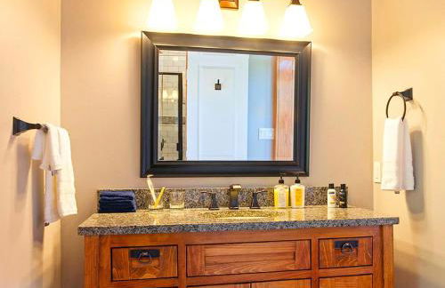 Frank Lloyd Wright-Style Cabin Rental with a Private Hot Tub near Dallas, Texas - Photo 5