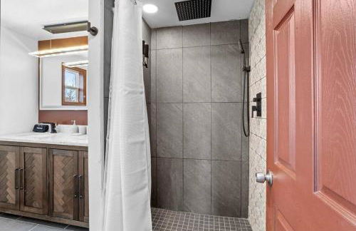 Renovated 5BR 2BA AC Quiet Retreat Home - Foto 15