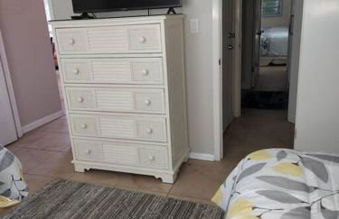 Quiet 2 bedroom condo on Gulf with pool and pond - Photo 17