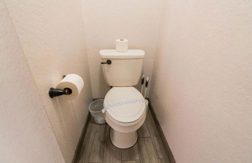 Spacious 4-bedroom 2-bath Abode - Foto 20