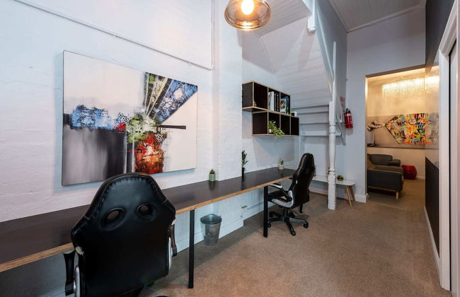 Unique 2BR Converted Storefront APT in Alphington! - Foto 13