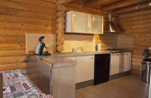 CHALET EN FUSTE, JACUZZI PRIVE, TERRASSE et VUE MONTAGNE DANS CAMPING 3 ETOILES - Foto 11