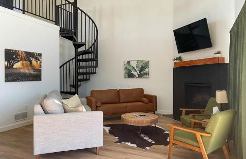 Gorgeous, secluded escape near River with Game room! - Photo 1